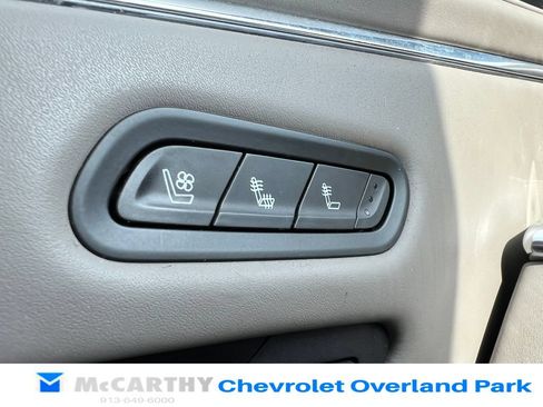 Used 2021 Cadillac Escalade ESV Premium Luxury Platinum w/ Heavy-Duty Trailer Package AWD/4WD image 16
