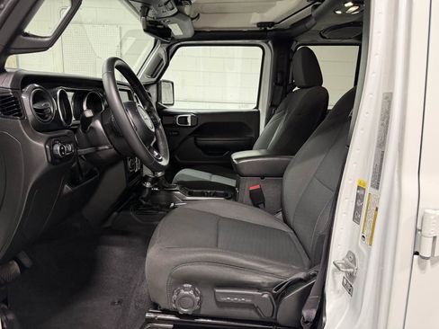 Used 2022 Jeep Gladiator Sport image 9