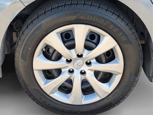 Used 2022 Toyota Corolla LE image 21