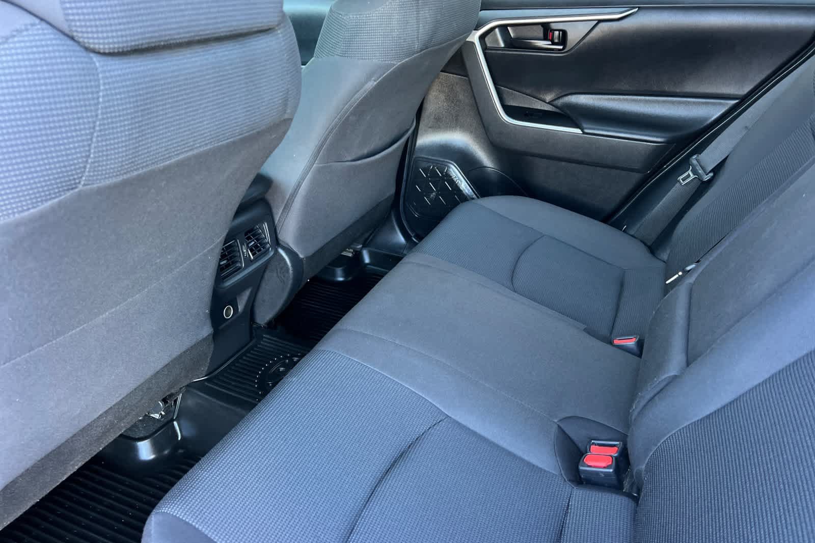 Used 2020 Toyota RAV4 LE w/ All Weather Liner Package AWD/4WD image 4