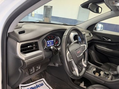 Used 2023 GMC Acadia SLT w/ Preferred Package image 12