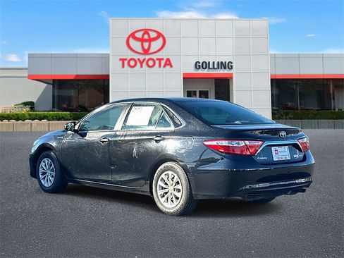 Used 2017 Toyota Camry LE image 4