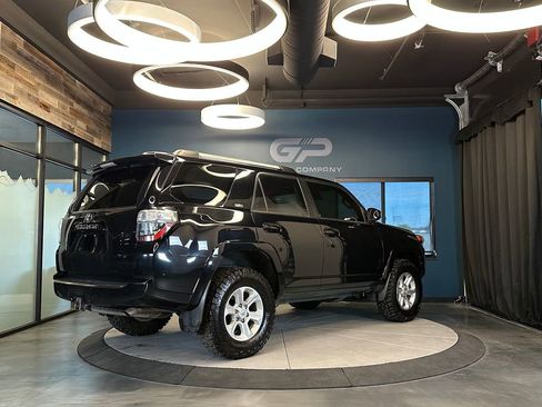 Used 2021 Toyota 4Runner SR5 AWD/4WD image 3