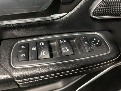 Used 2019 RAM 1500 Laramie image 17