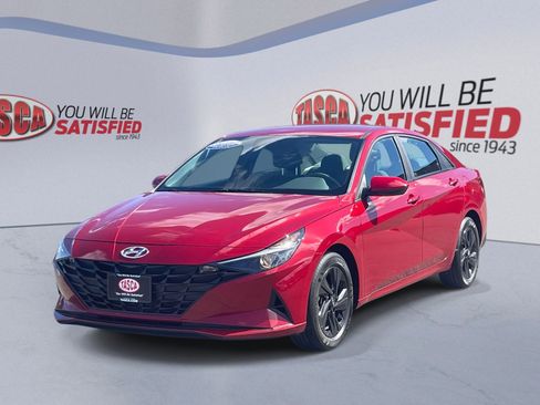 Used 2023 Hyundai Elantra SEL w/ Cargo Package FWD image 3