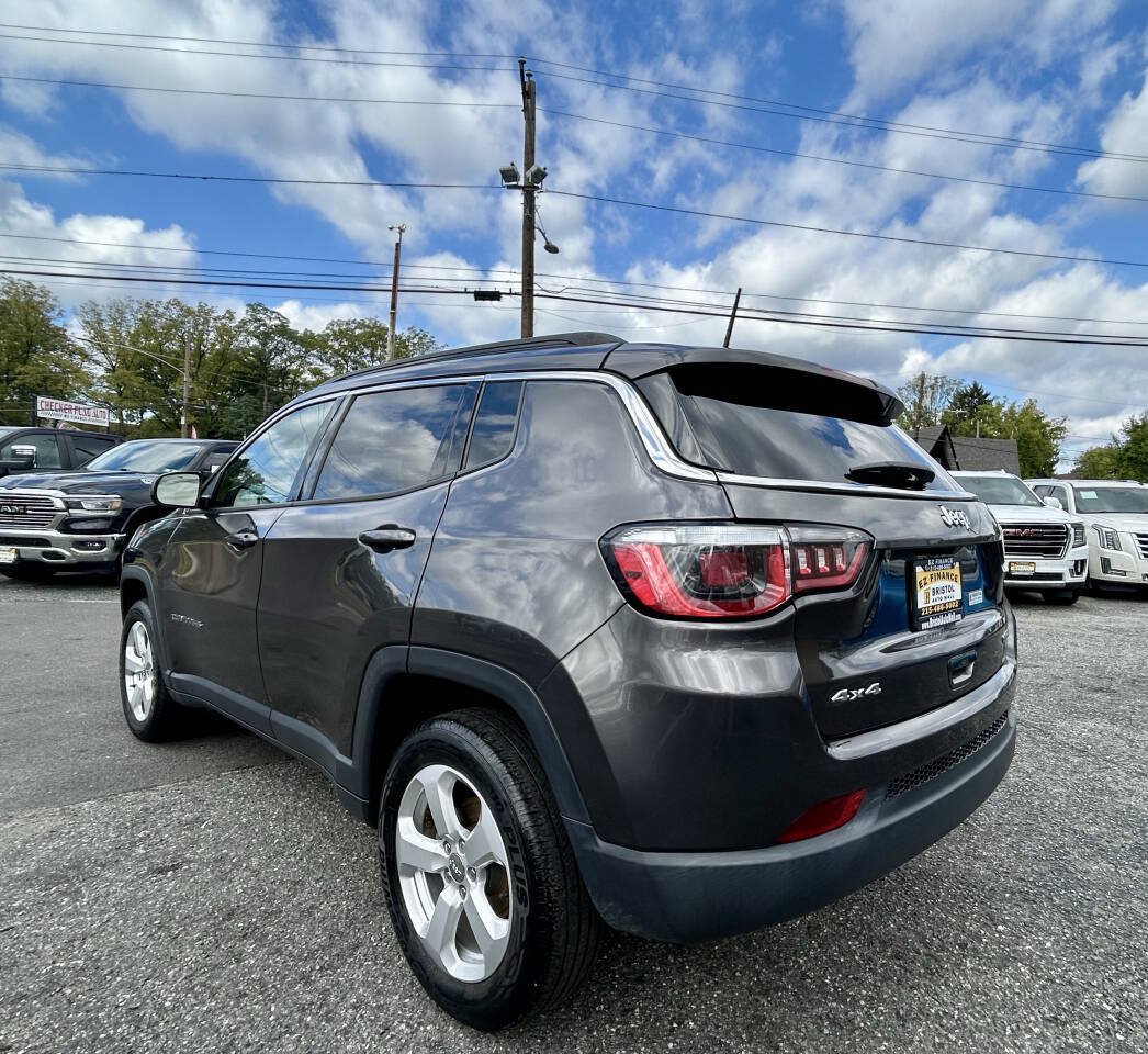 Used 2018 Jeep Compass Latitude w/ Cold Weather Group AWD/4WD image 4