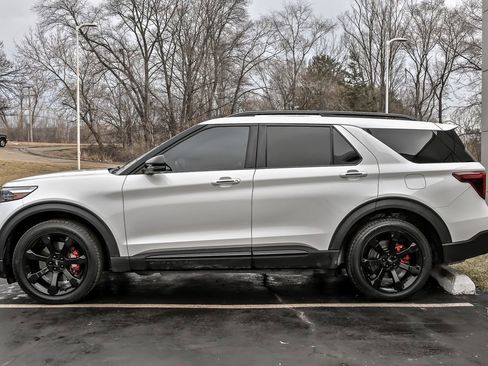 Used 2020 Ford Explorer ST w/ ST Street Pack image 5