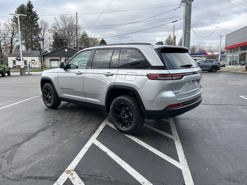 New 2025 Jeep Grand Cherokee 4WD image 5