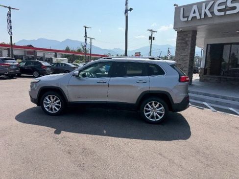 Used 2016 Jeep Cherokee Limited AWD/4WD image 9