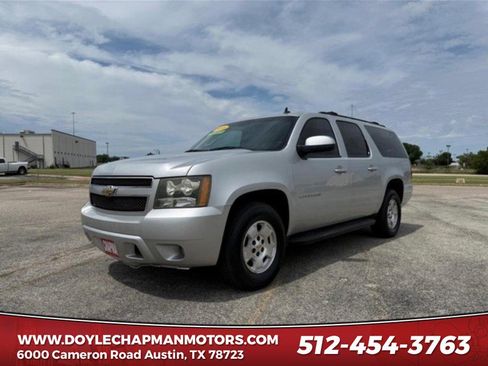 Used 2011 Chevrolet Suburban LS image 1