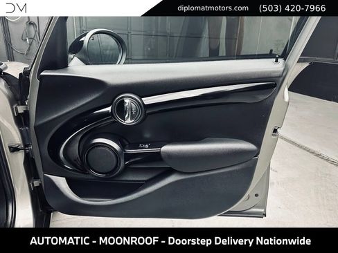 Used 2019 MINI Cooper 4-Door Hardtop w/ Signature Upholstery Package FWD image 26