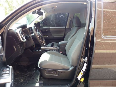 Used 2022 Toyota Tacoma SR5 AWD/4WD image 34