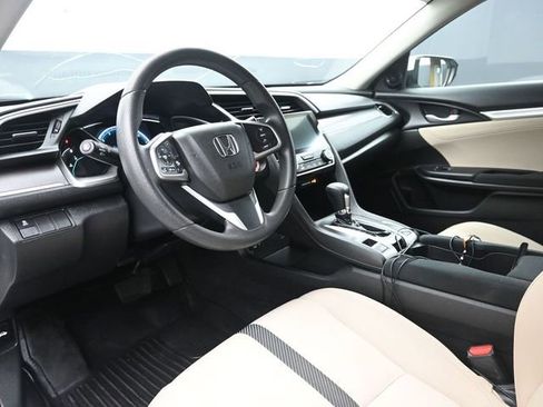 Used 2018 Honda Civic EX image 8