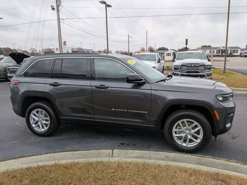 New 2025 Jeep Grand Cherokee Laredo w/ Luxury Tech Group I image 4
