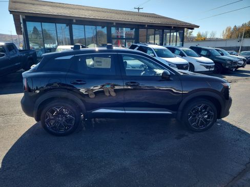 New 2026 Nissan Kicks SR w/ Cold Weather Package image 9