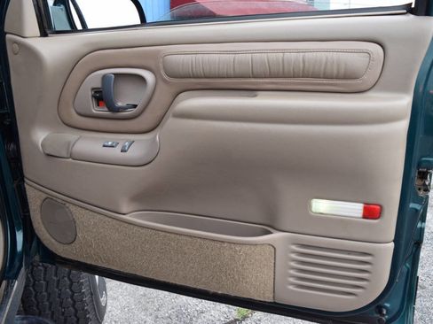 Used 1997 Chevrolet Silverado 1500 4x4 Regular Cab w/ Preferred Equipment Group 2 image 50