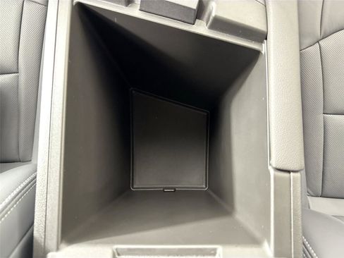 Used 2024 Buick Enclave Essence image 33