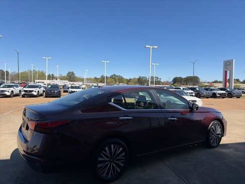 Used 2023 Nissan Altima 2.5 SV image 4