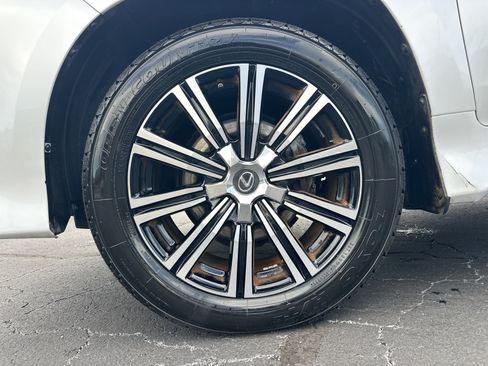 Used 2018 Lexus LX 570 4WD w/ Luxury Package image 12