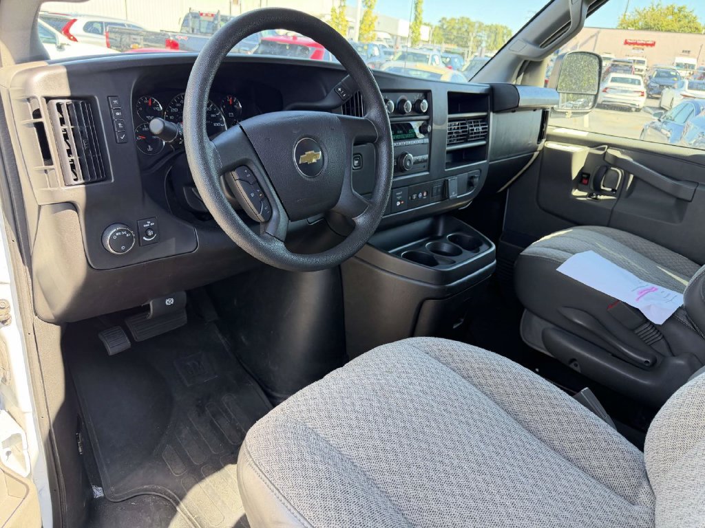 Used 2025 Chevrolet Express 3500 LT w/ LT Preferred Equipment Group RWD image 8