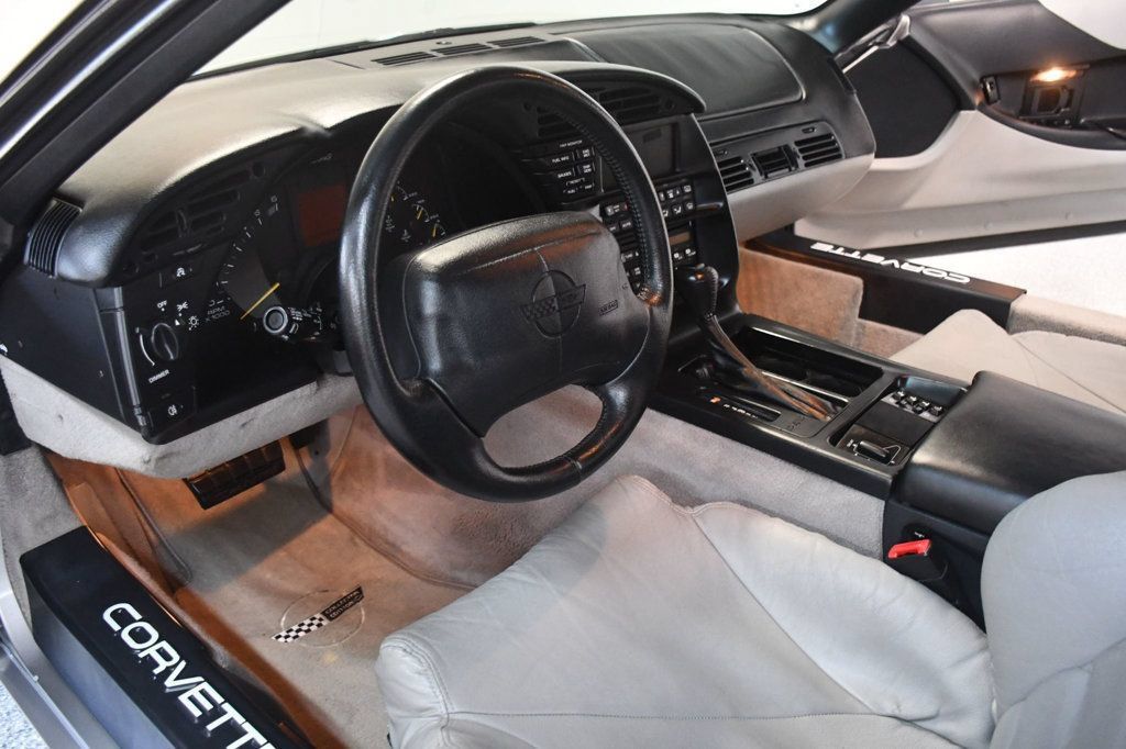 Used 1996 Chevrolet Corvette Coupe RWD image 23