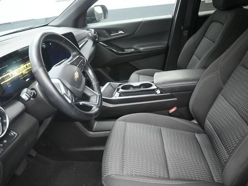 Used 2025 Chevrolet Equinox LT FWD image 12