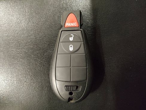 Used 2019 Jeep Cherokee Latitude w/ Popular Appearance Group FWD image 32