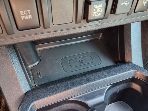 Used 2020 Toyota Tacoma TRD Off-Road AWD/4WD image 10