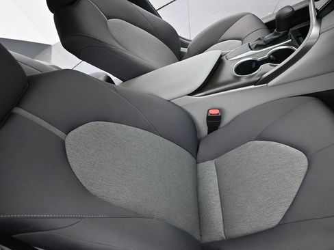 Used 2021 Toyota Camry LE image 11