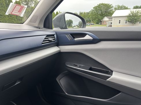 Used 2023 Volkswagen Taos SE w/ Panoramic Sunroof Package AWD/4WD image 22