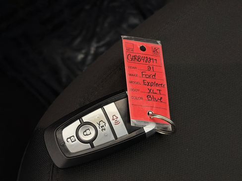 Used 2021 Ford Explorer XLT image 33