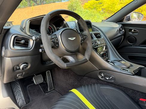 Used 2019 Aston Martin DB11 AMR image 3