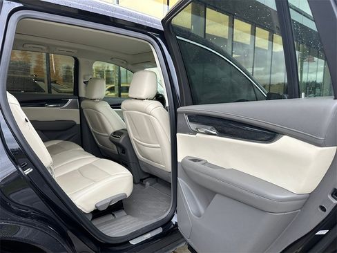 Used 2021 Cadillac XT6 Premium Luxury image 13