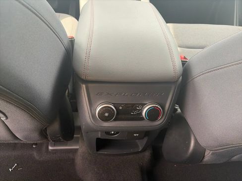 Used 2025 Ford Explorer Active AWD/4WD image 13
