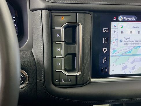Used 2024 GMC Yukon Denali w/ Advanced Technology Package AWD/4WD image 17