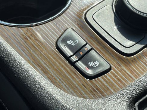 Used 2023 GMC Acadia SLE w/ Driver Convenience Package FWD image 29
