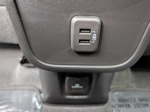 Used 2023 Chevrolet Equinox RS w/ RS Leather Package FWD image 12