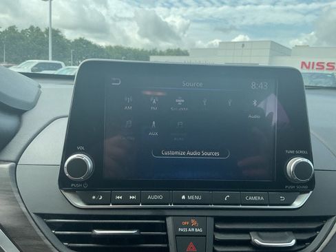 Used 2025 Nissan Altima 2.5 SV FWD image 24