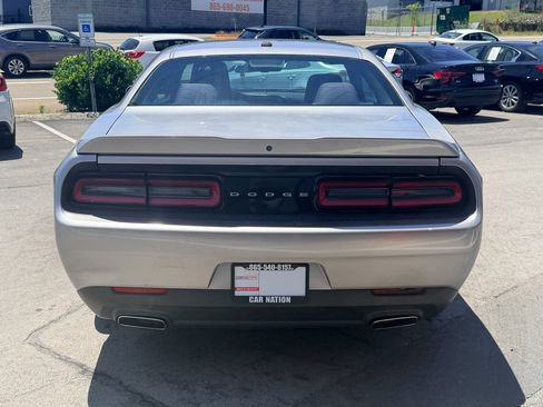 Used 2015 Dodge Challenger SXT RWD image 5