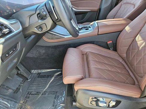 Used 2025 BMW X7 xDrive40i w/ Premium Package image 15