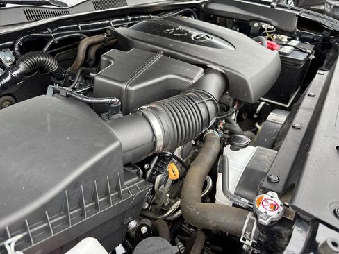 Used 2021 Toyota Tacoma TRD Off-Road image 14