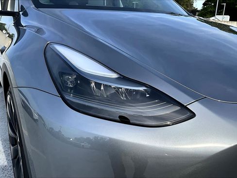 Used 2025 Tesla Model Y Performance image 26