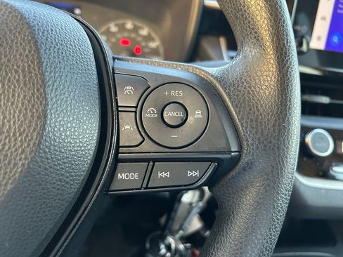 Used 2022 Toyota Corolla LE image 18