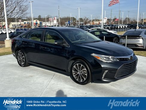 Used 2017 Toyota Avalon XLE image 1