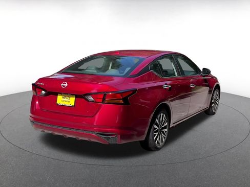 Used 2025 Nissan Altima 2.5 SV FWD image 14
