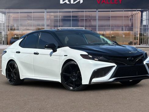 Used 2022 Toyota Camry XSE FWD image 2