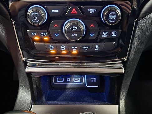 Used 2019 Jeep Grand Cherokee Altitude RWD image 37