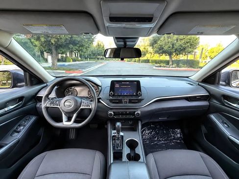 Used 2022 Nissan Altima 2.5 SV FWD image 14