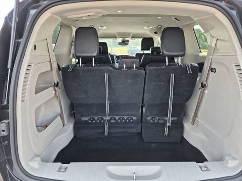 Used 2024 Chrysler Pacifica Touring-L FWD image 31