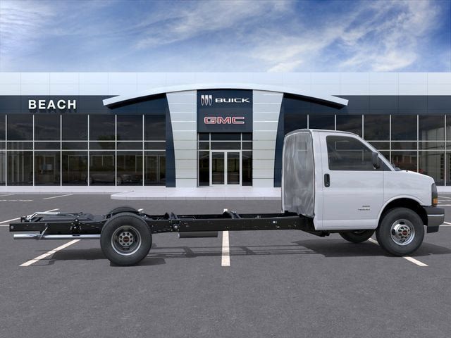 New 2026 GMC Savana 3500 Extended w/ Power Convenience Package RWD image 5